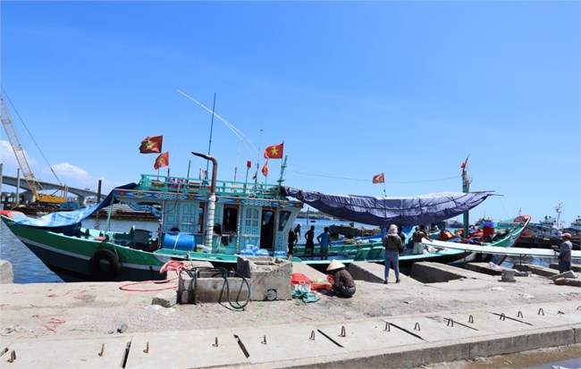 Quảng Trị: Tàu thuyền chật vật vào cảng, dự án nâng cấp, xây mới cảng cá thi công ì ạch (3/8/2022)